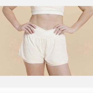 NWT Blogilates Criss Cross Run Short Sugar Swizzle